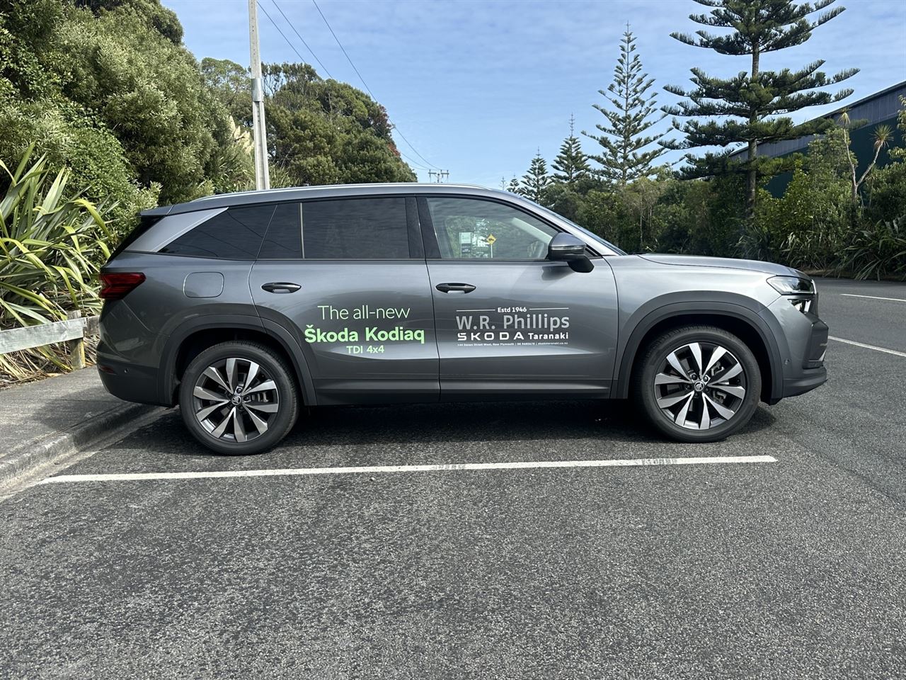 Vehicle image 5