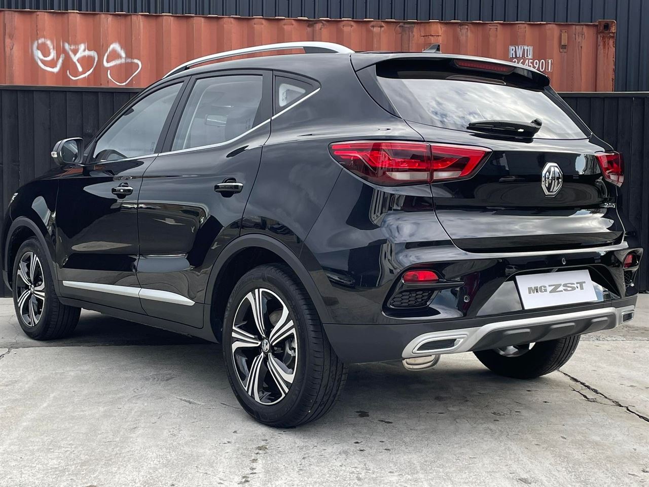 Vehicle image 4