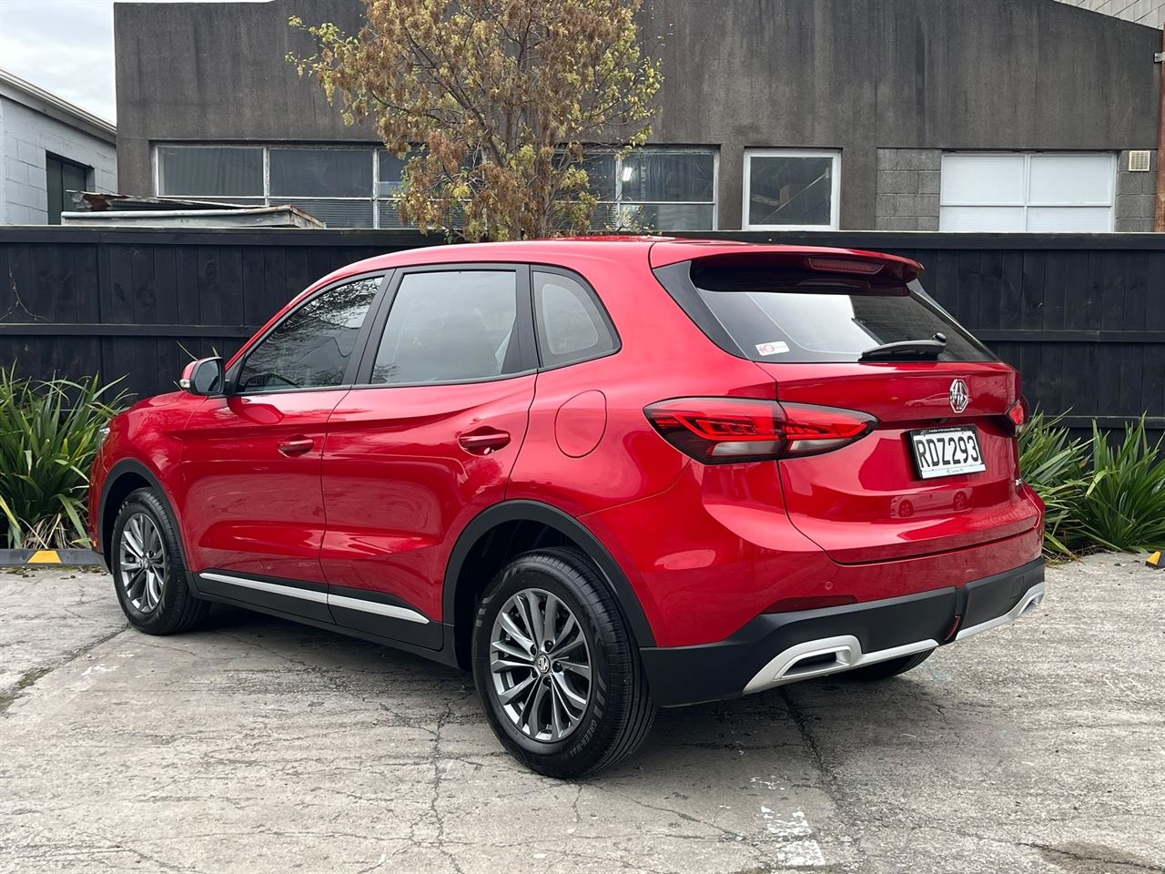 Vehicle image 5
