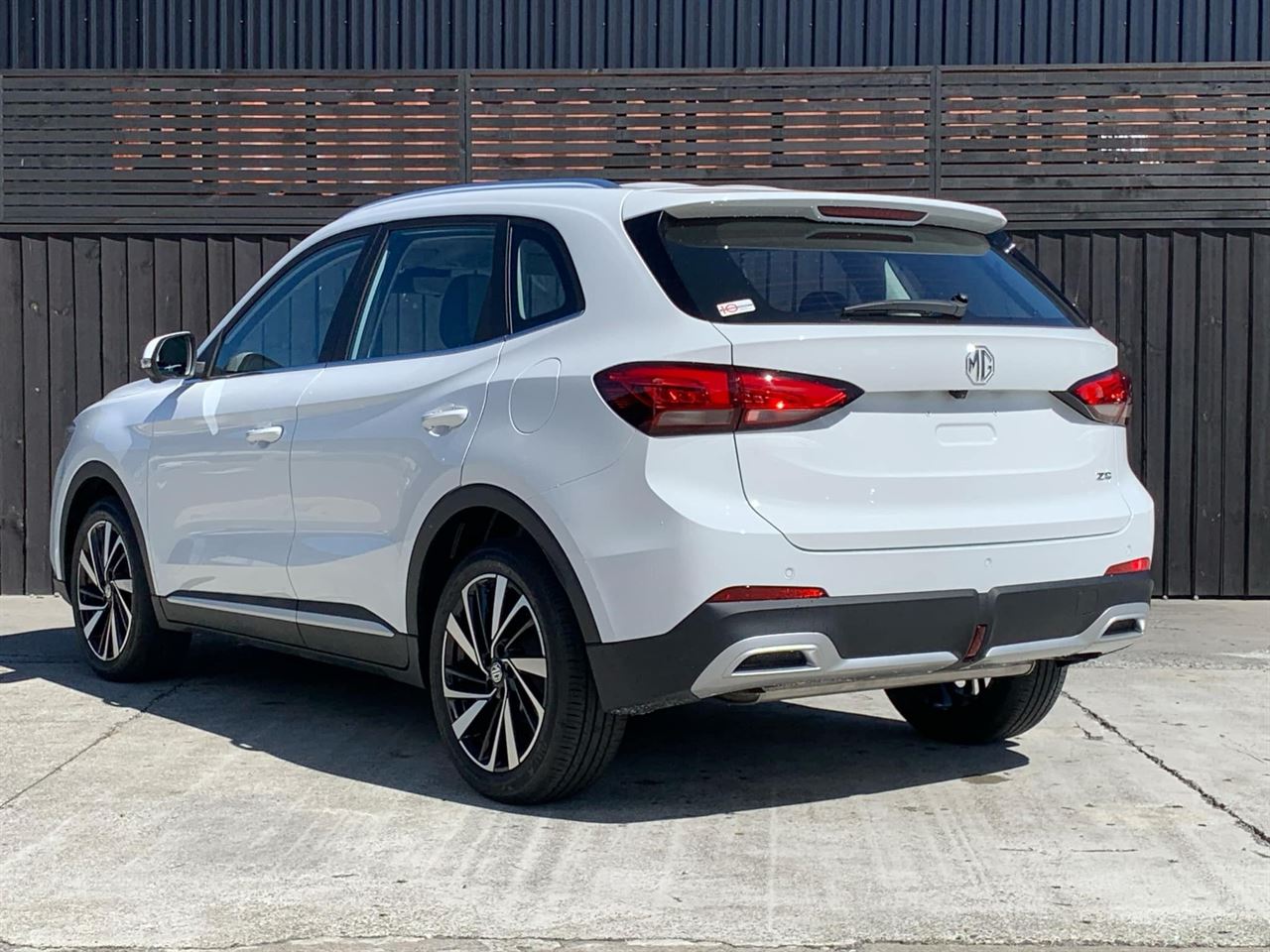 Vehicle image 5