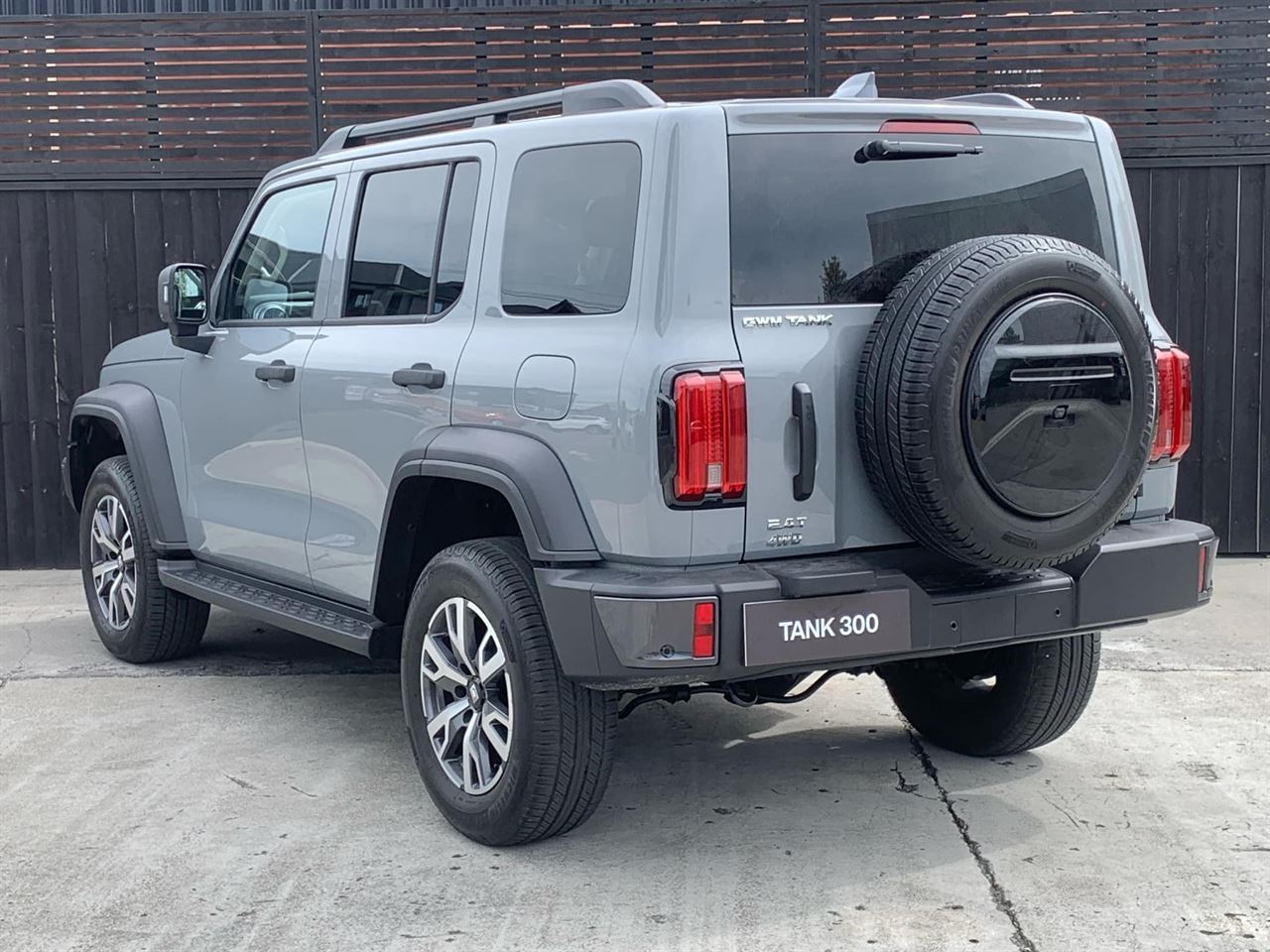 Vehicle image 4