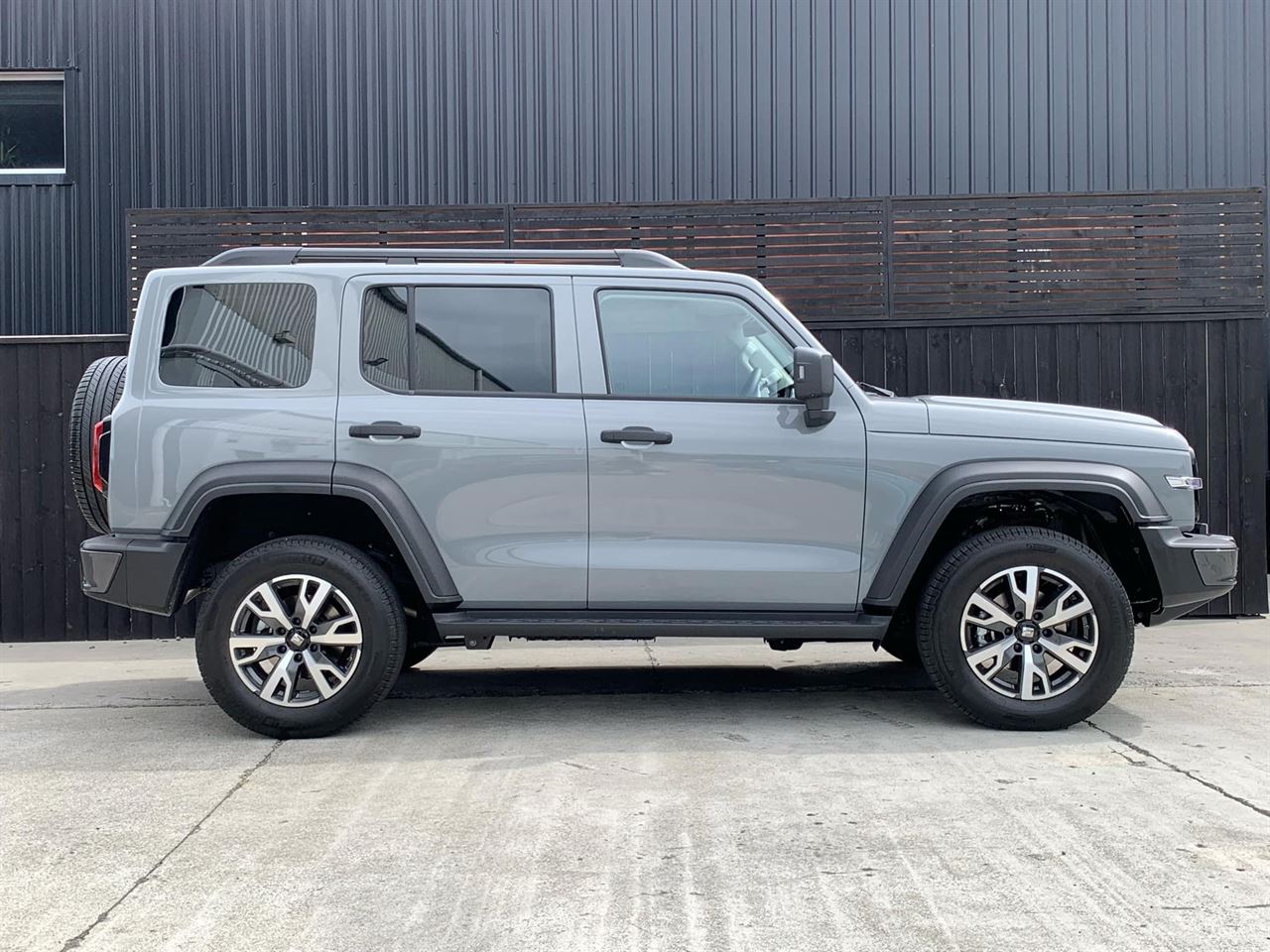Vehicle image 5