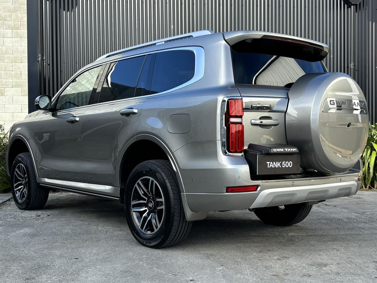 Vehicle image 4