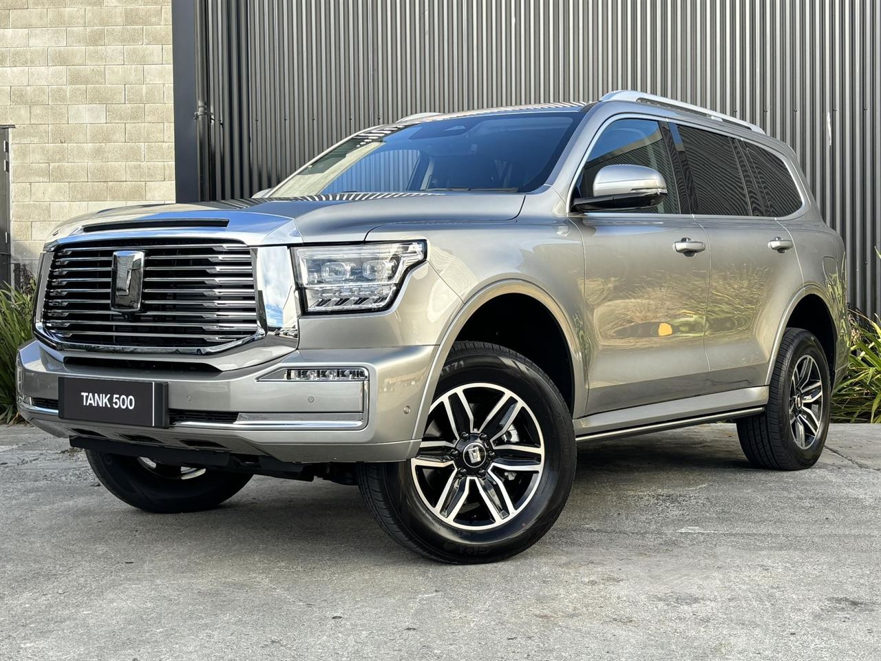 Vehicle image 5