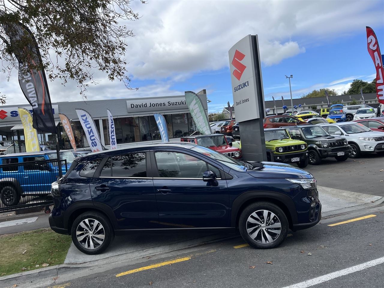 Vehicle image 4