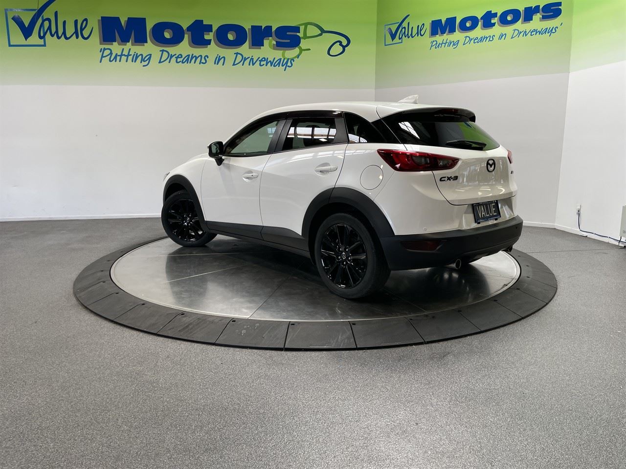 Vehicle image 5