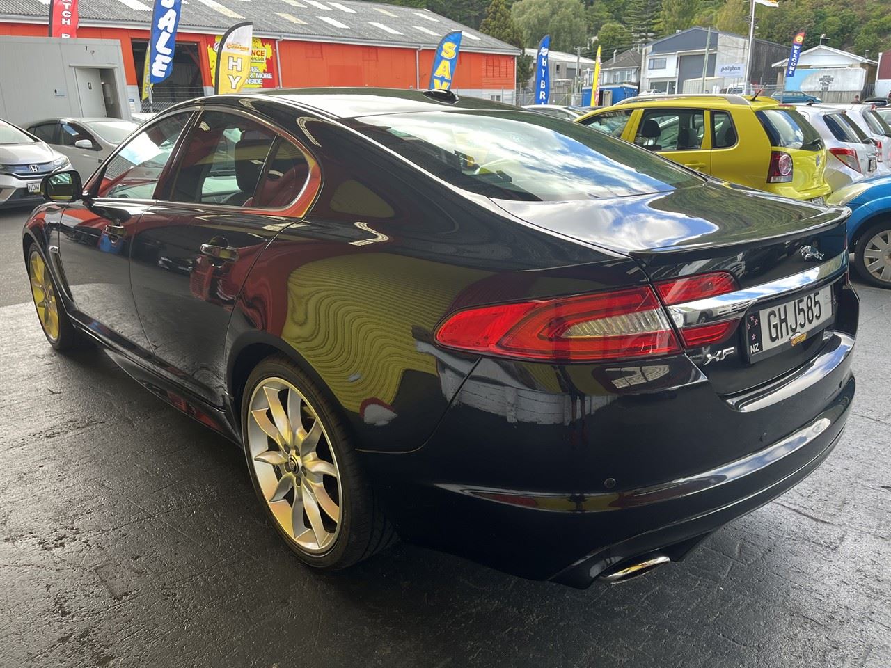Vehicle image 4