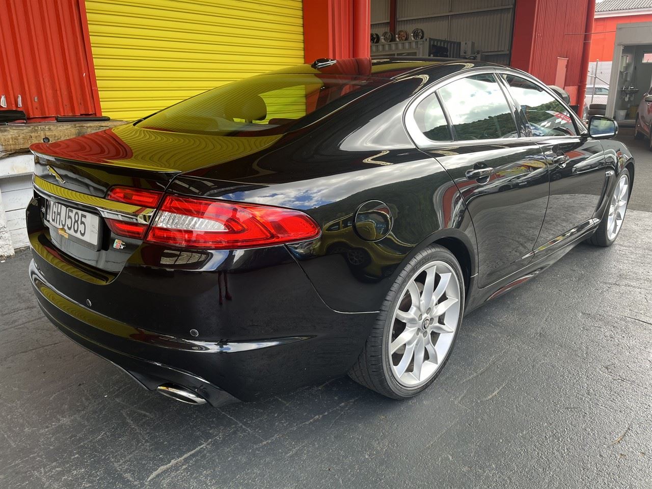 Vehicle image 5