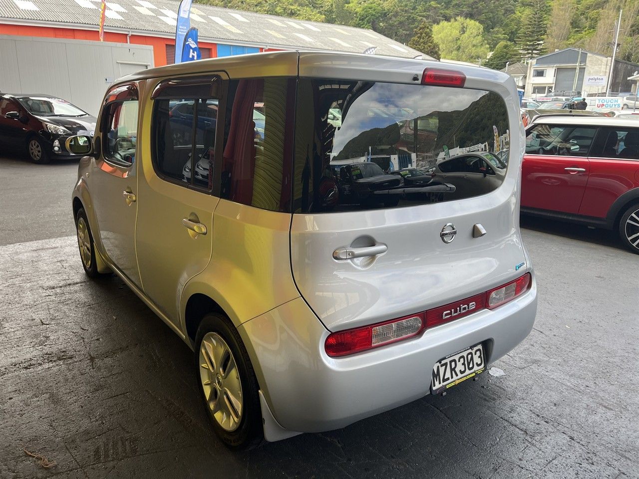 Vehicle image 4