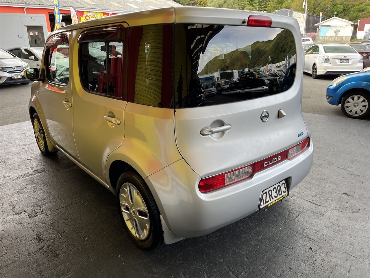 Vehicle image 4