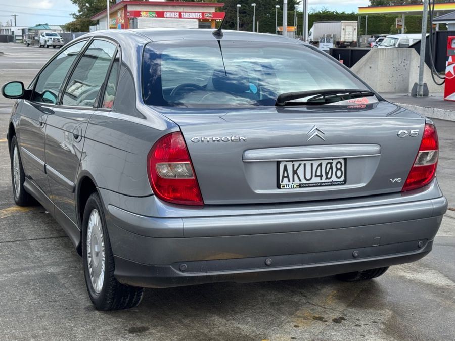 Vehicle image 5