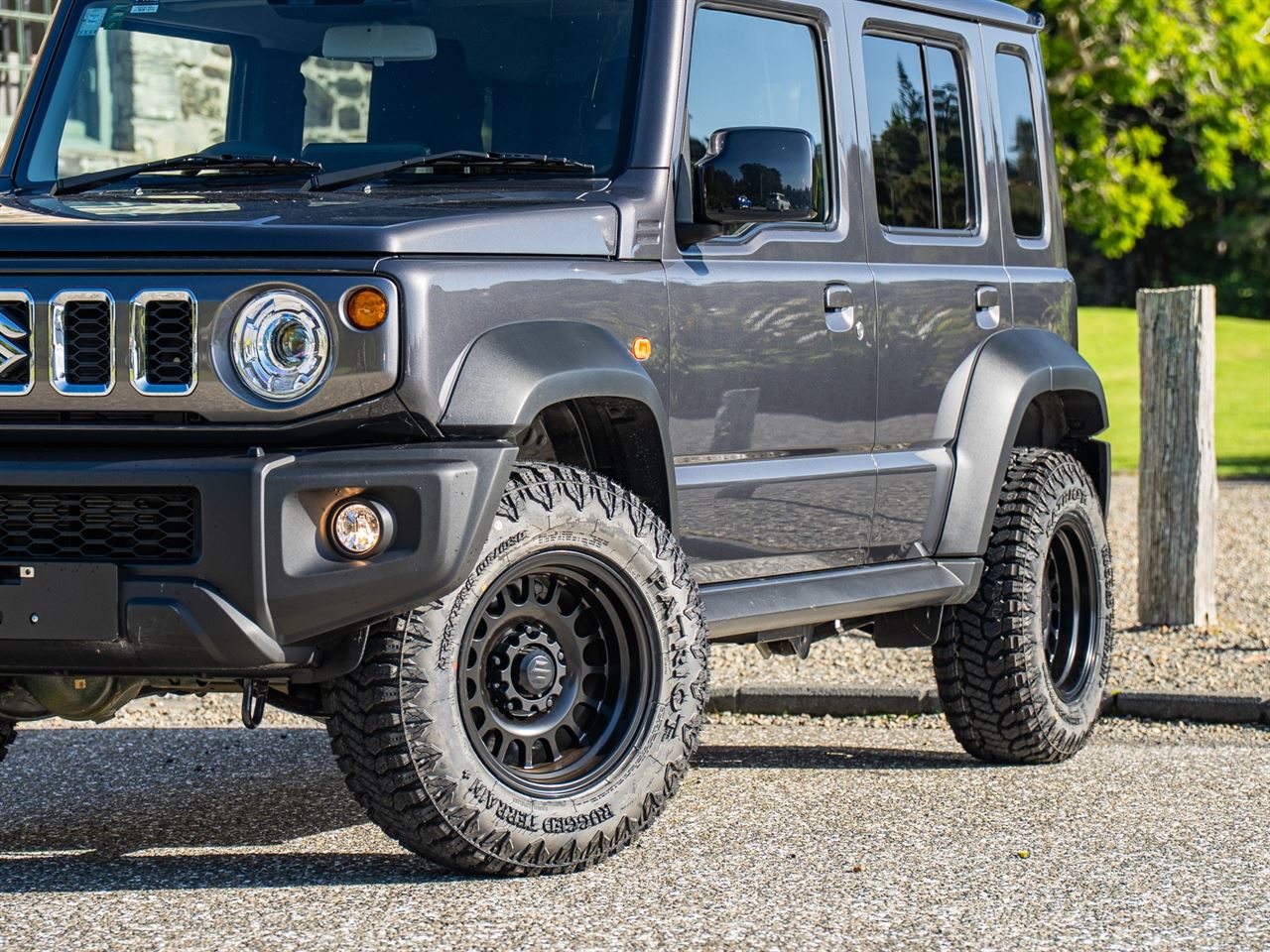 Vehicle image 5