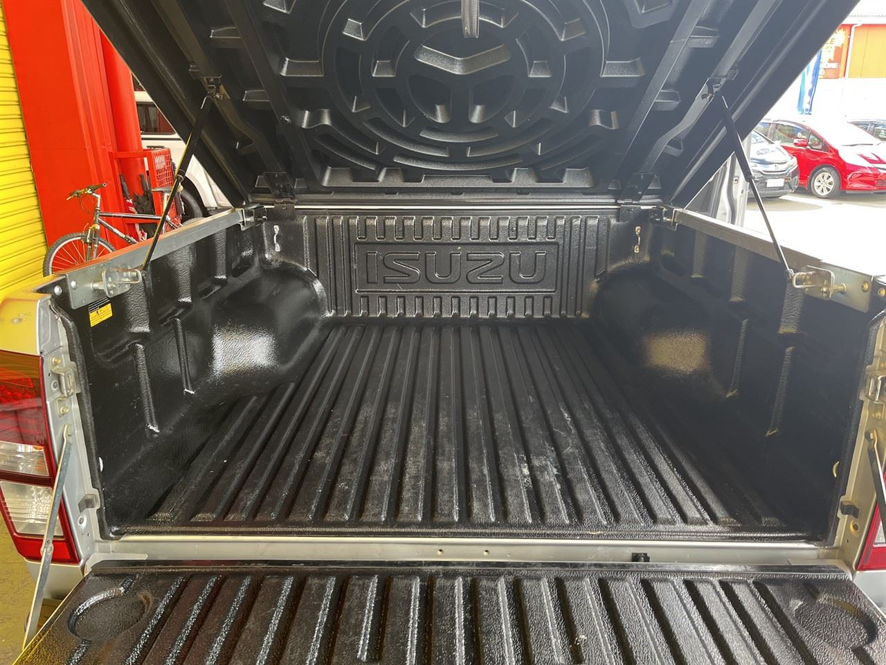 Vehicle image 5