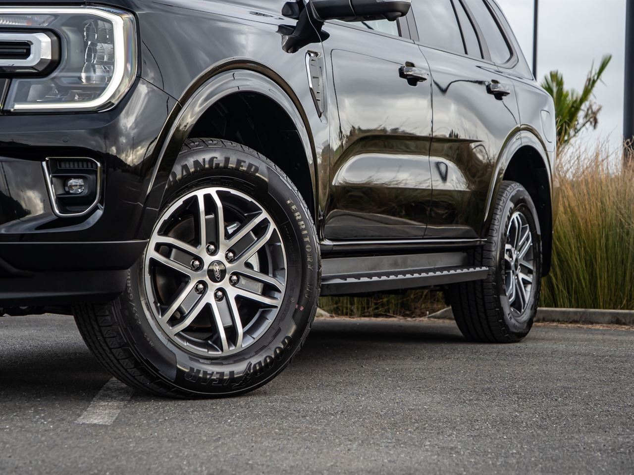 Vehicle image 5