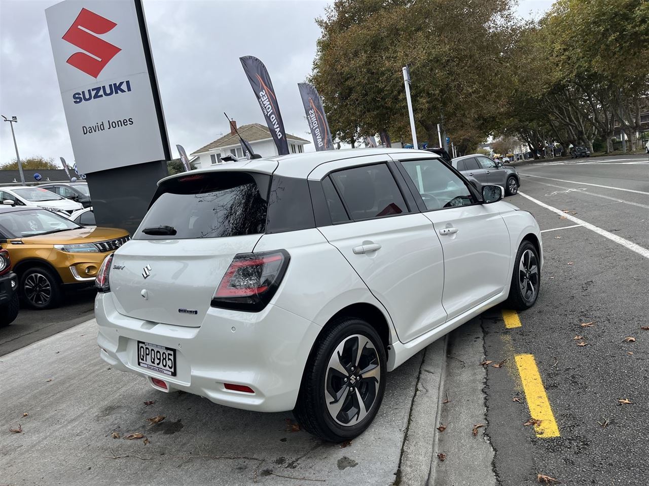 Vehicle image 5