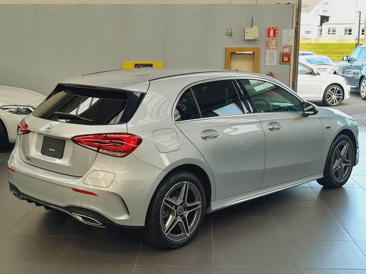 Vehicle image 4