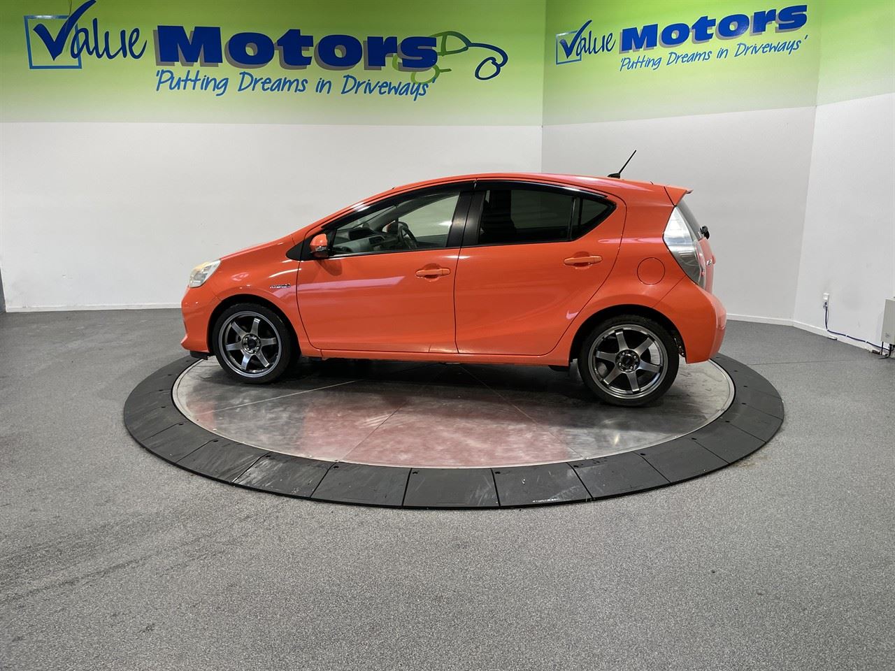 Vehicle image 5