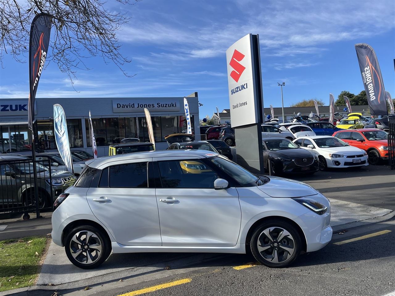 Vehicle image 4