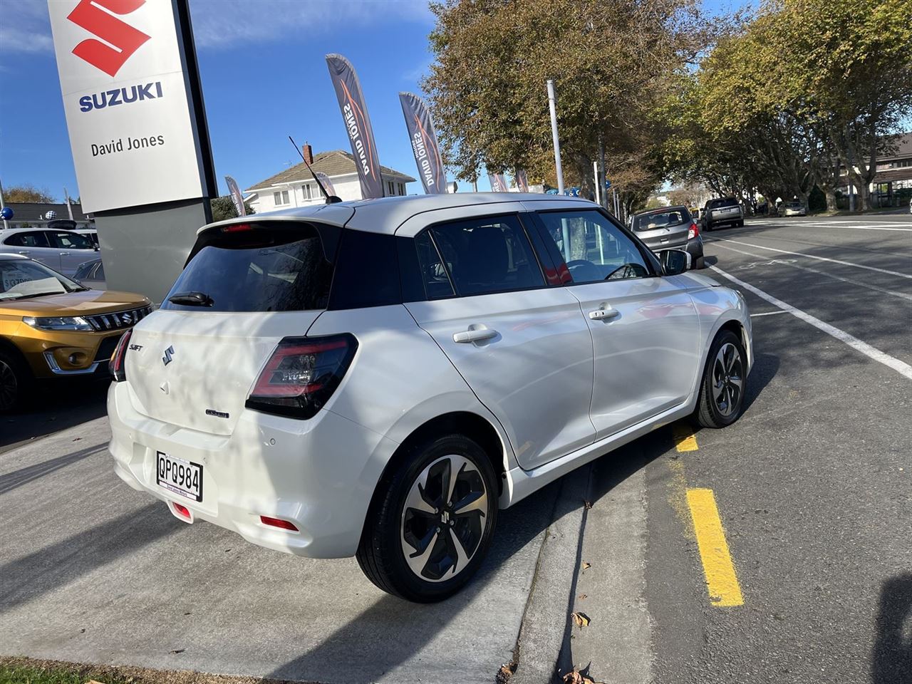 Vehicle image 5