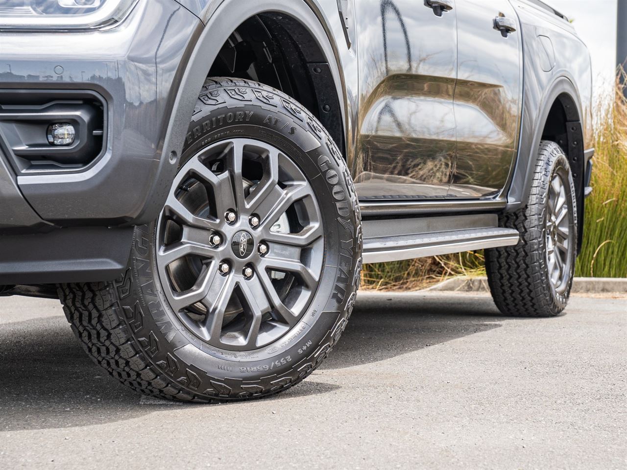 Vehicle image 5