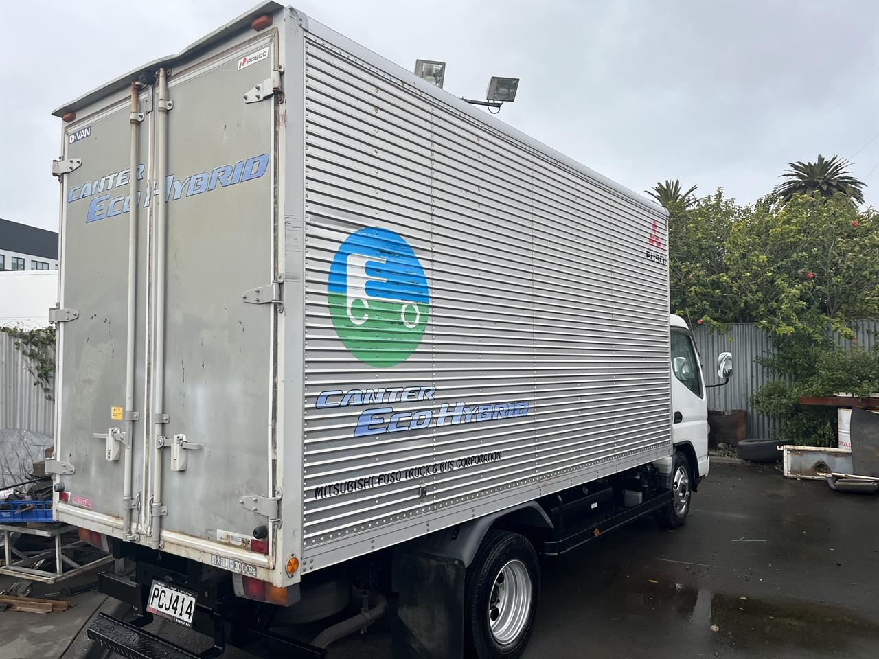 Vehicle image 4