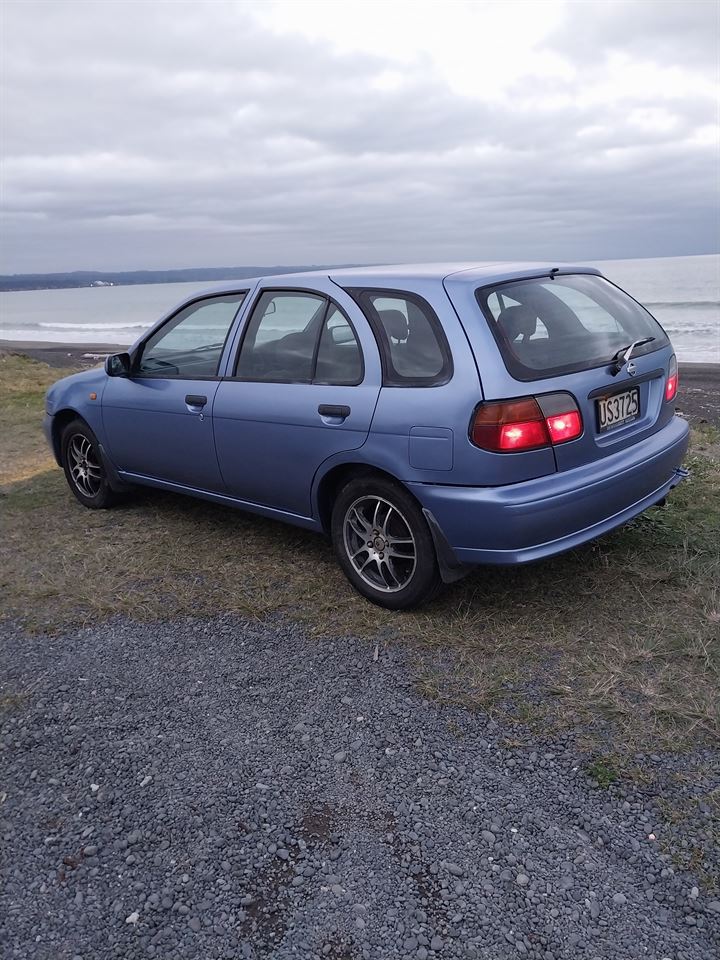 Vehicle image 3