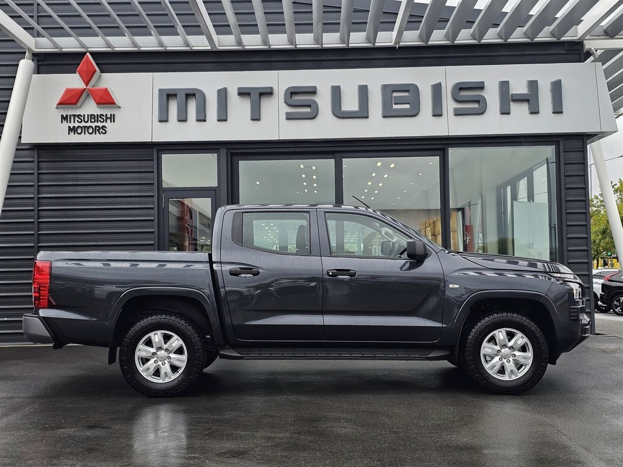 Vehicle image 5