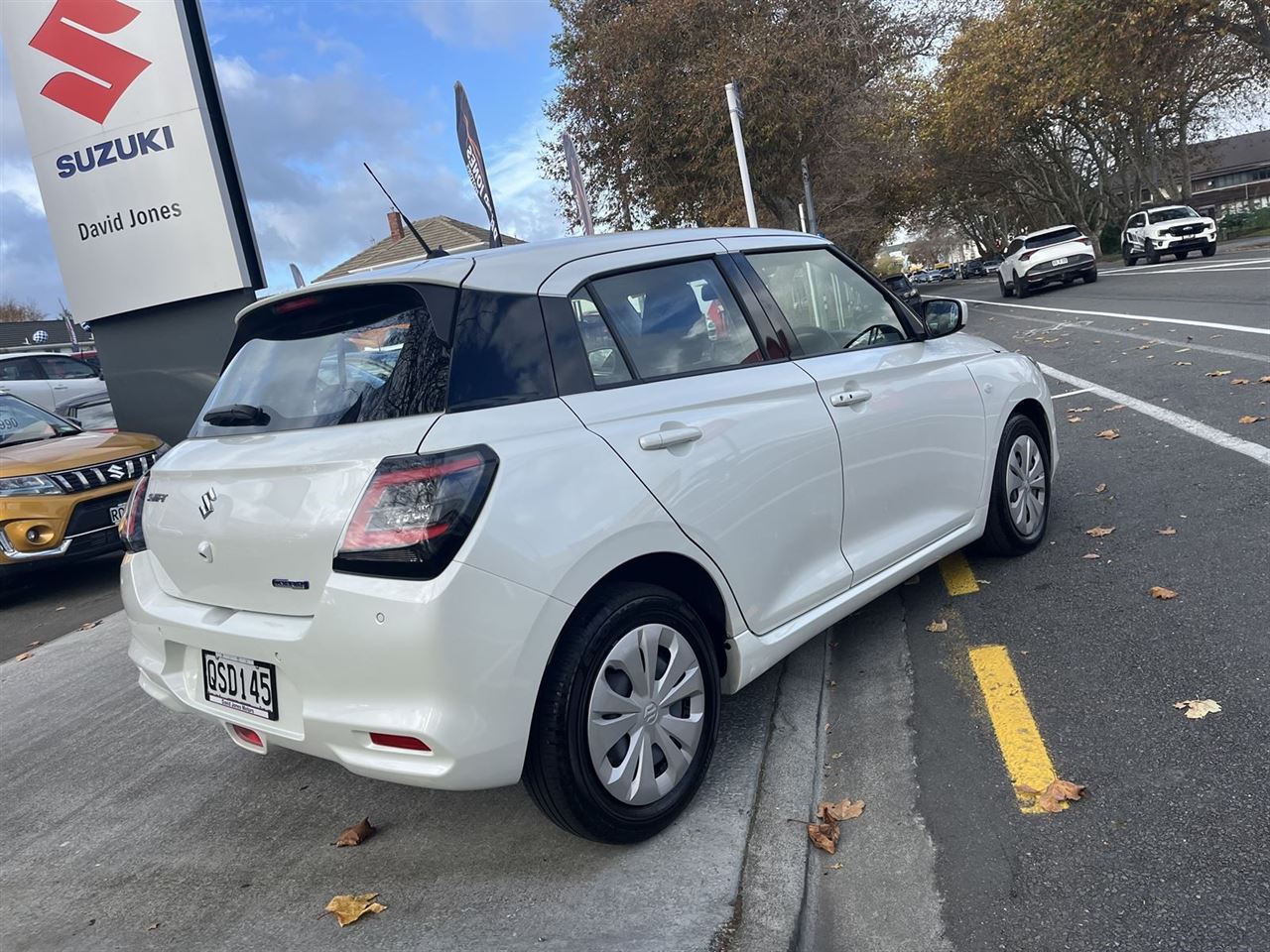 Vehicle image 4
