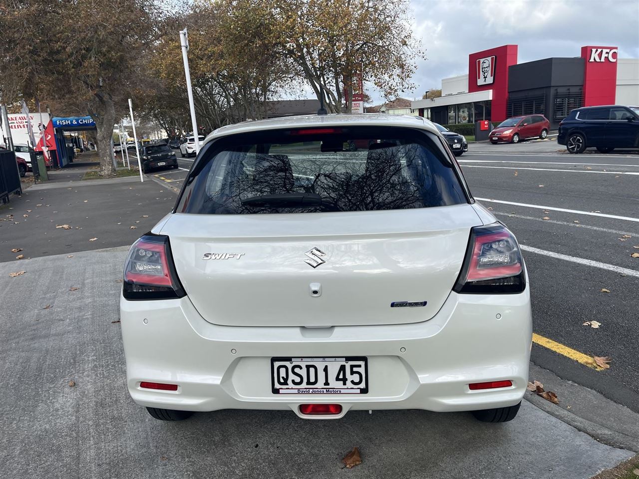 Vehicle image 5