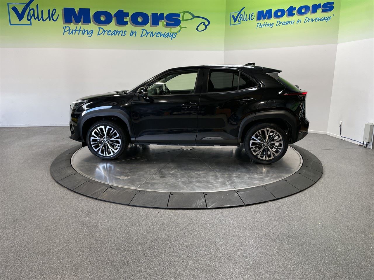 Vehicle image 4