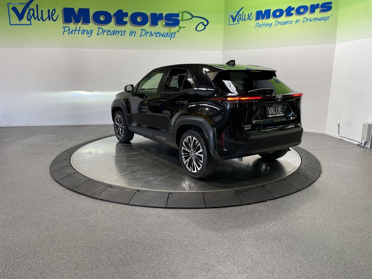 Vehicle image 5