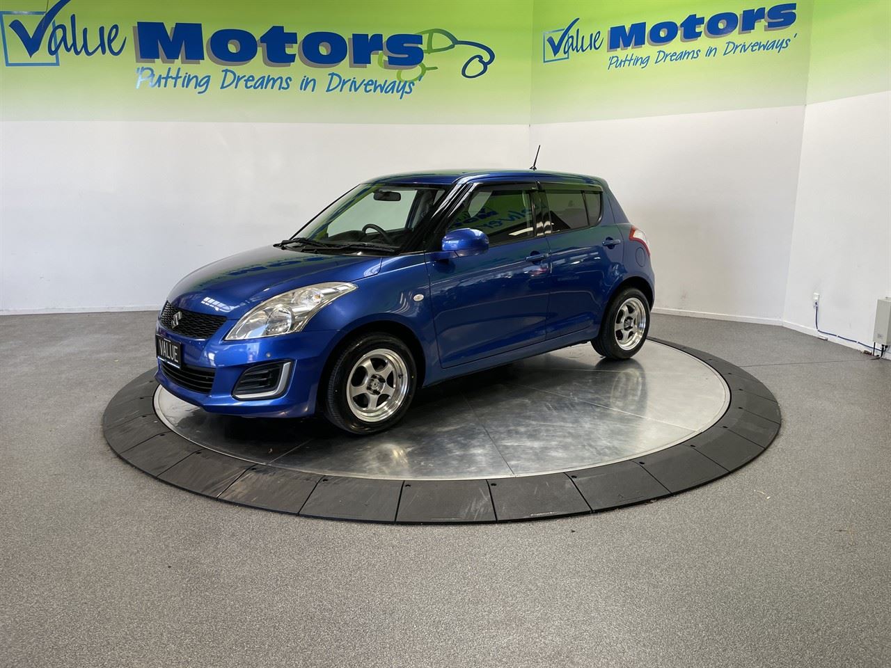 Vehicle image 4