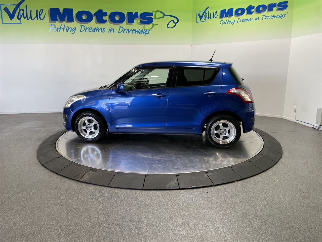 Vehicle image 5