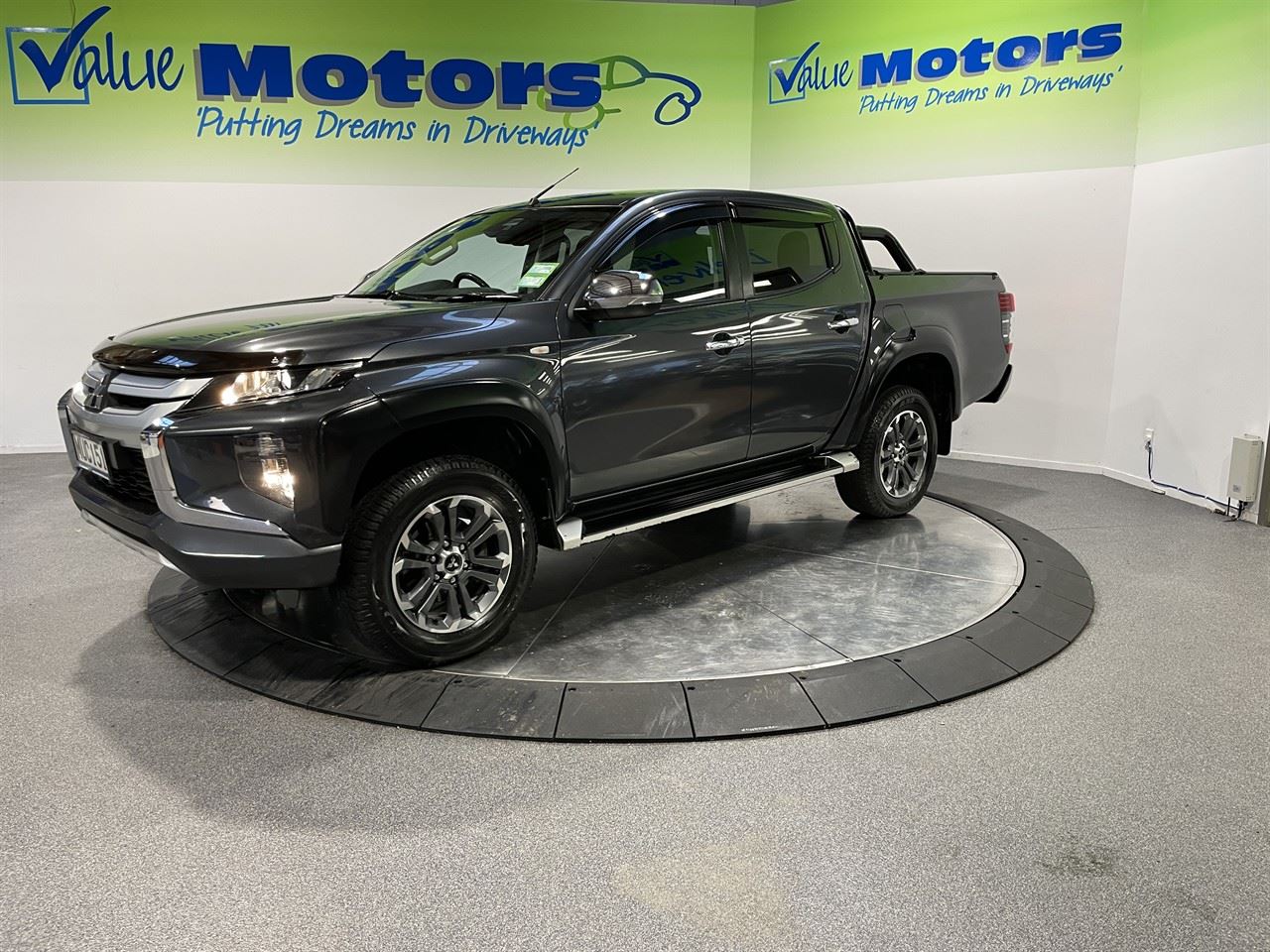 Vehicle image 3