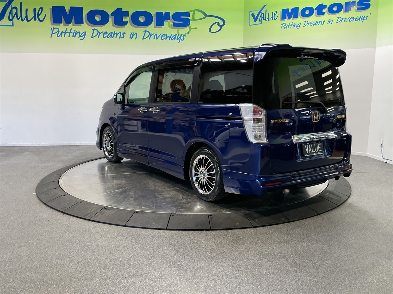 Vehicle image 5