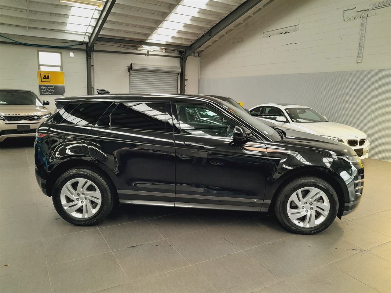 Vehicle image 3