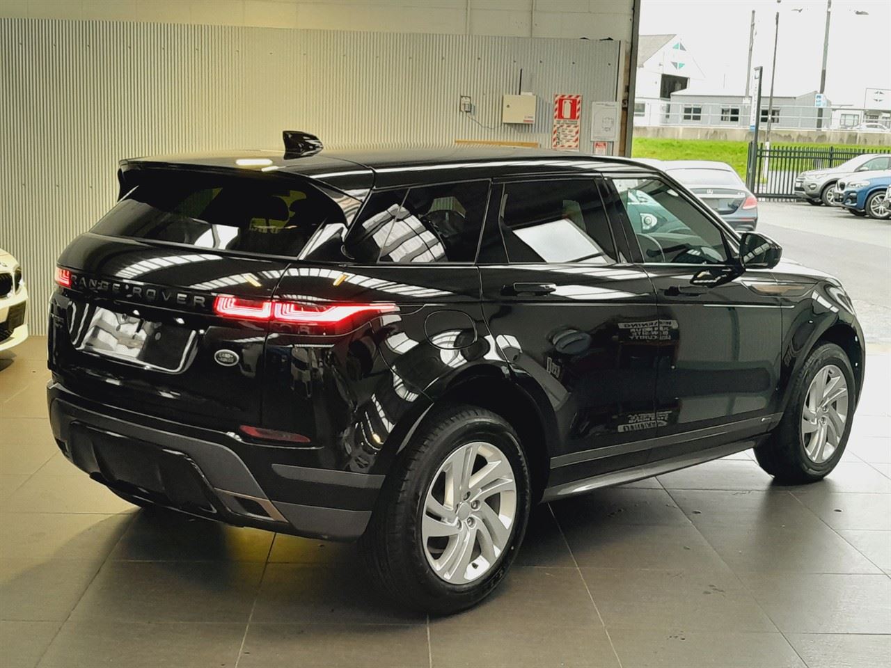 Vehicle image 4