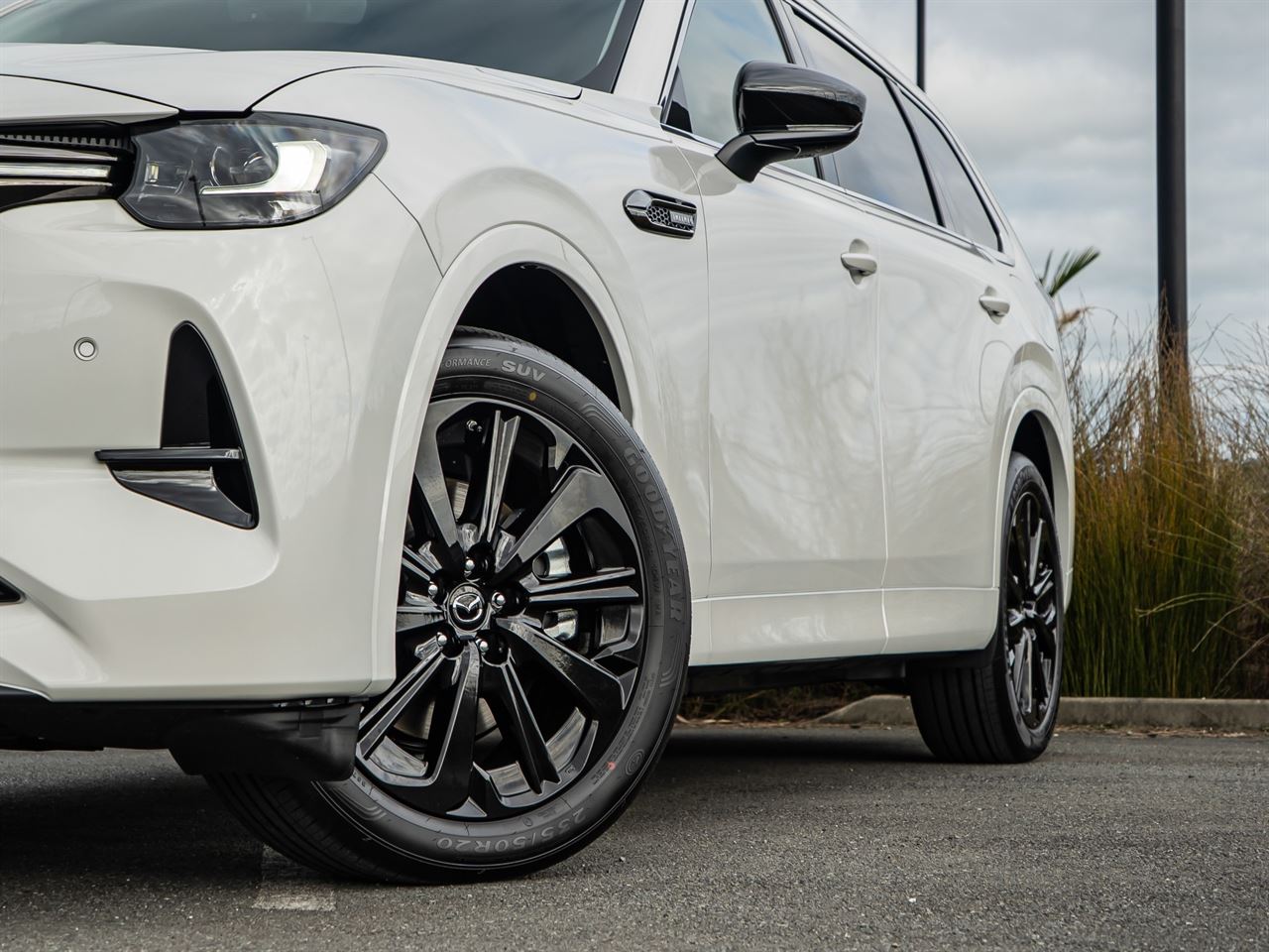 Vehicle image 4