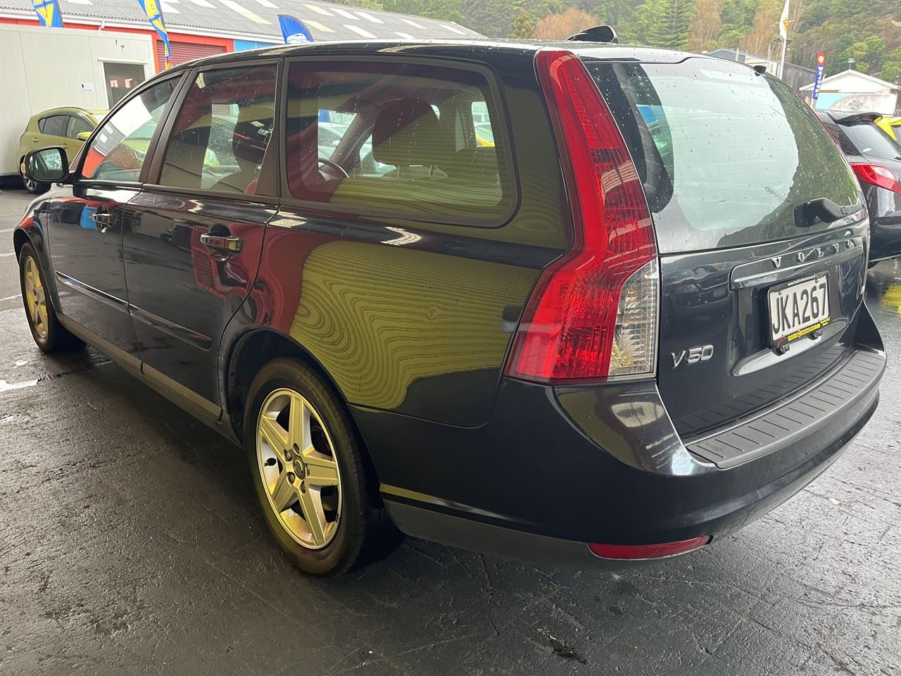 Vehicle image 4