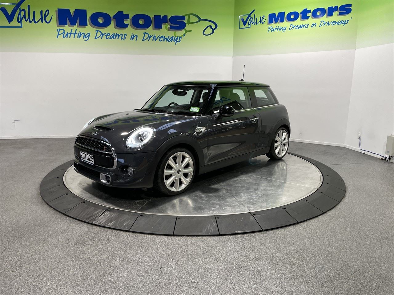 Vehicle image 3
