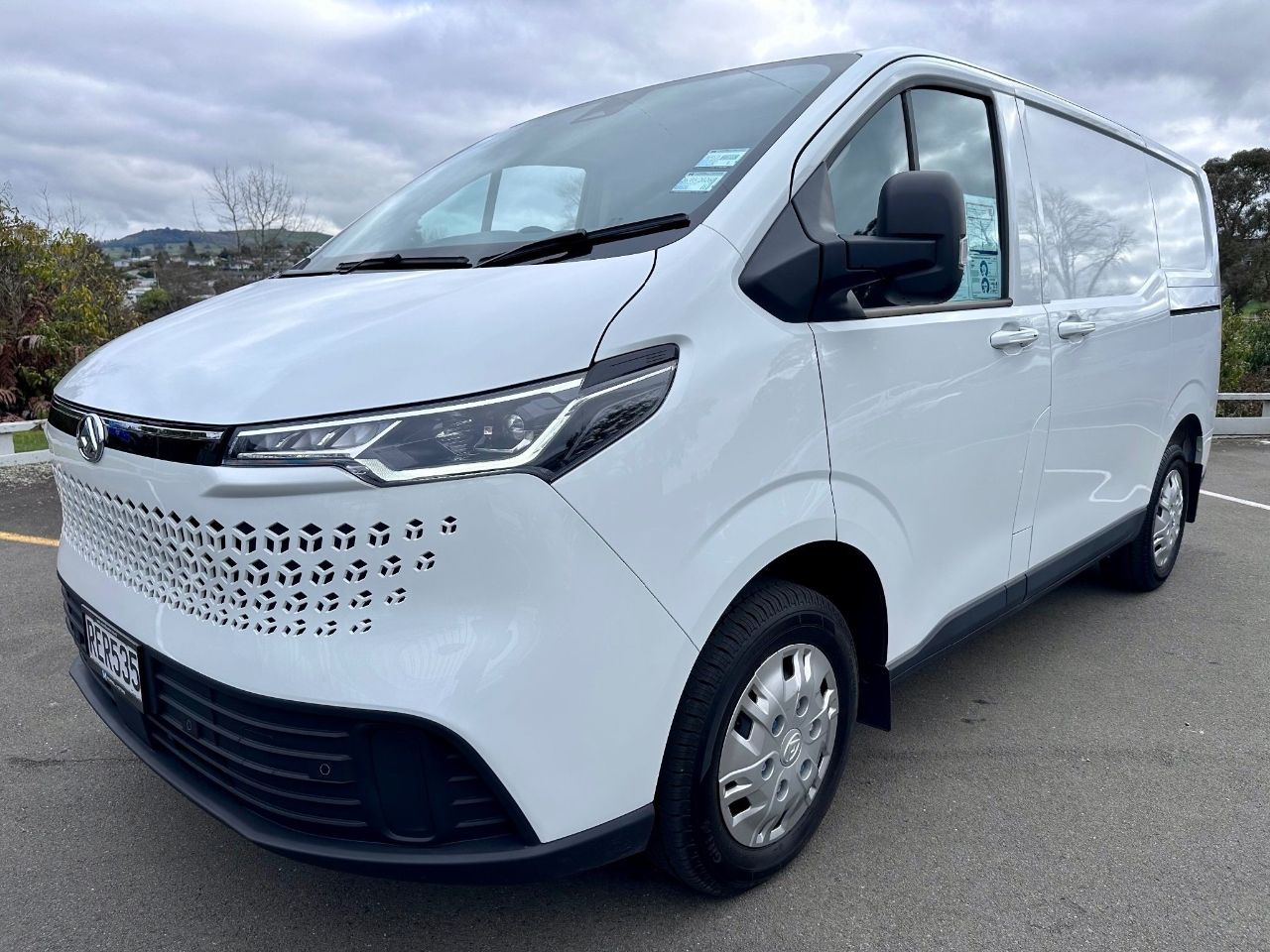 Vehicle image 3