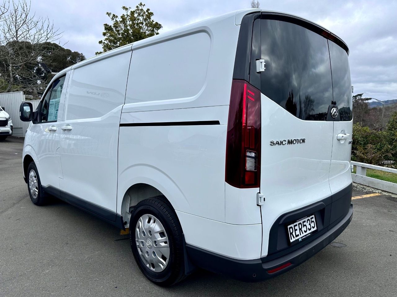 Vehicle image 5
