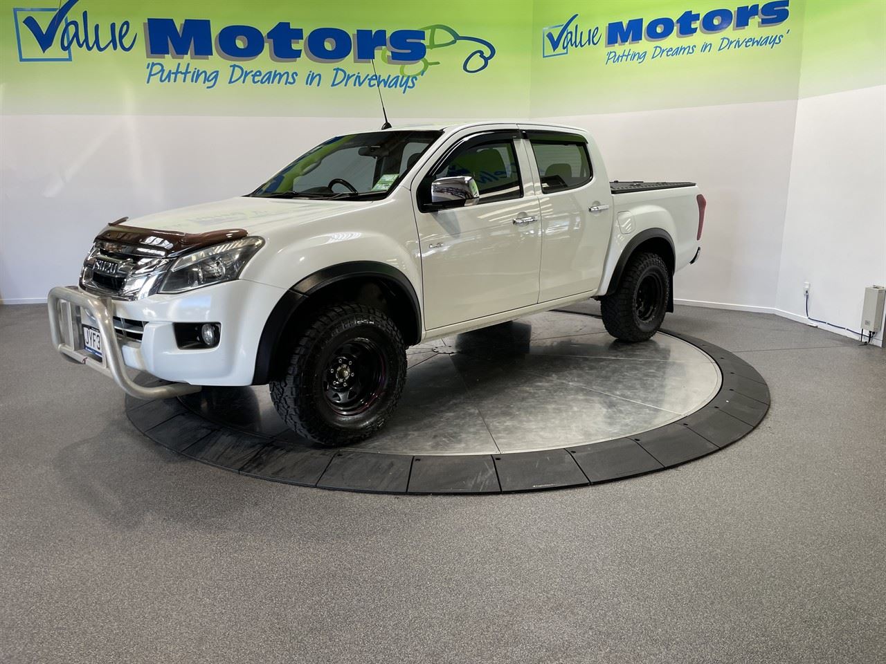 Vehicle image 3