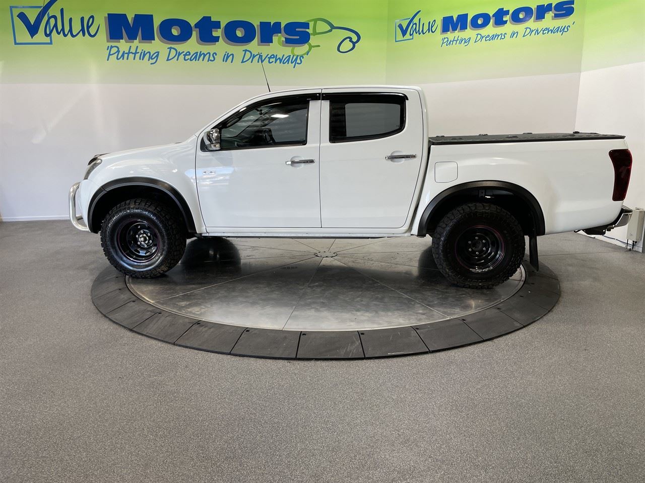 Vehicle image 4