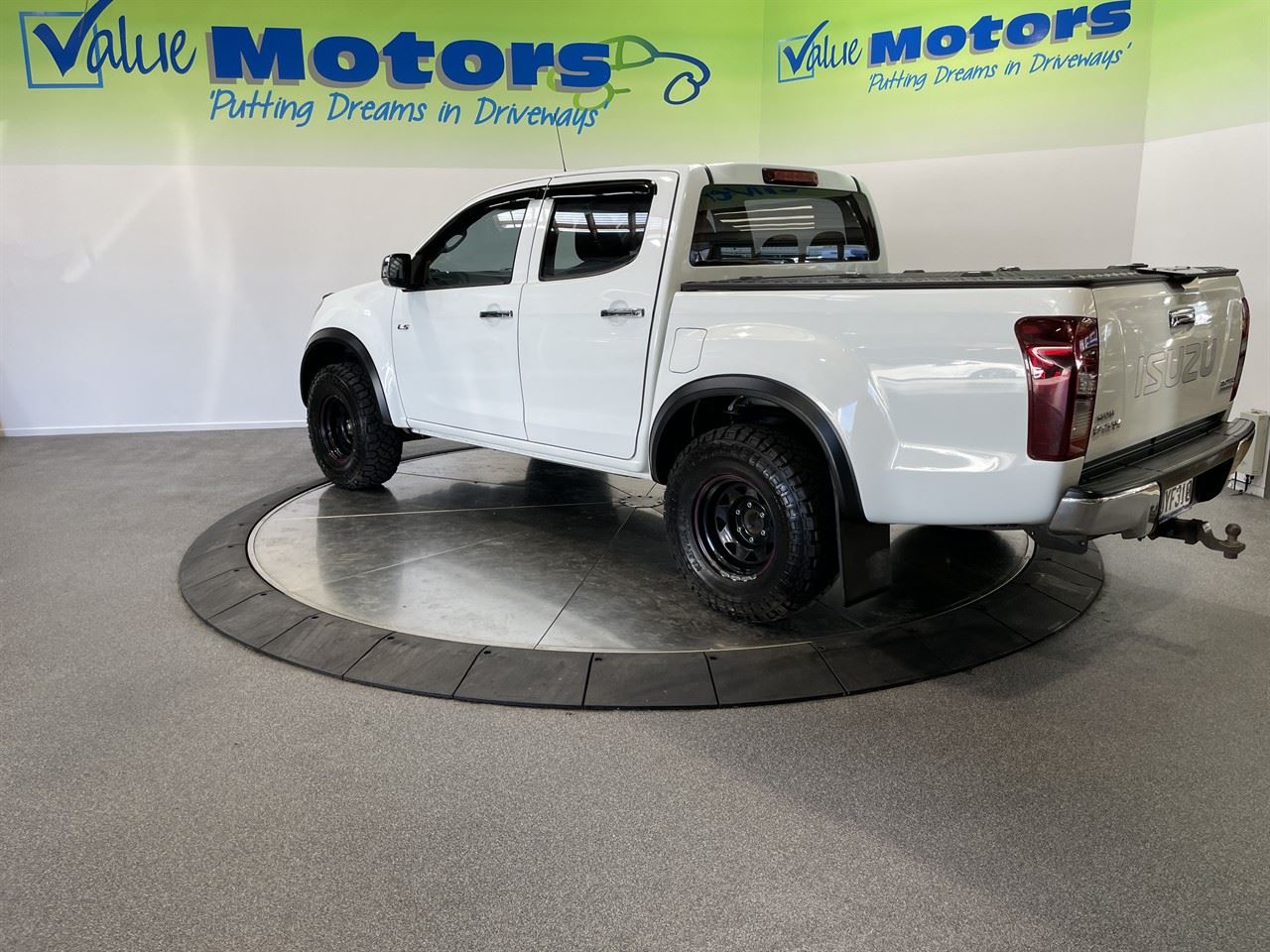 Vehicle image 5