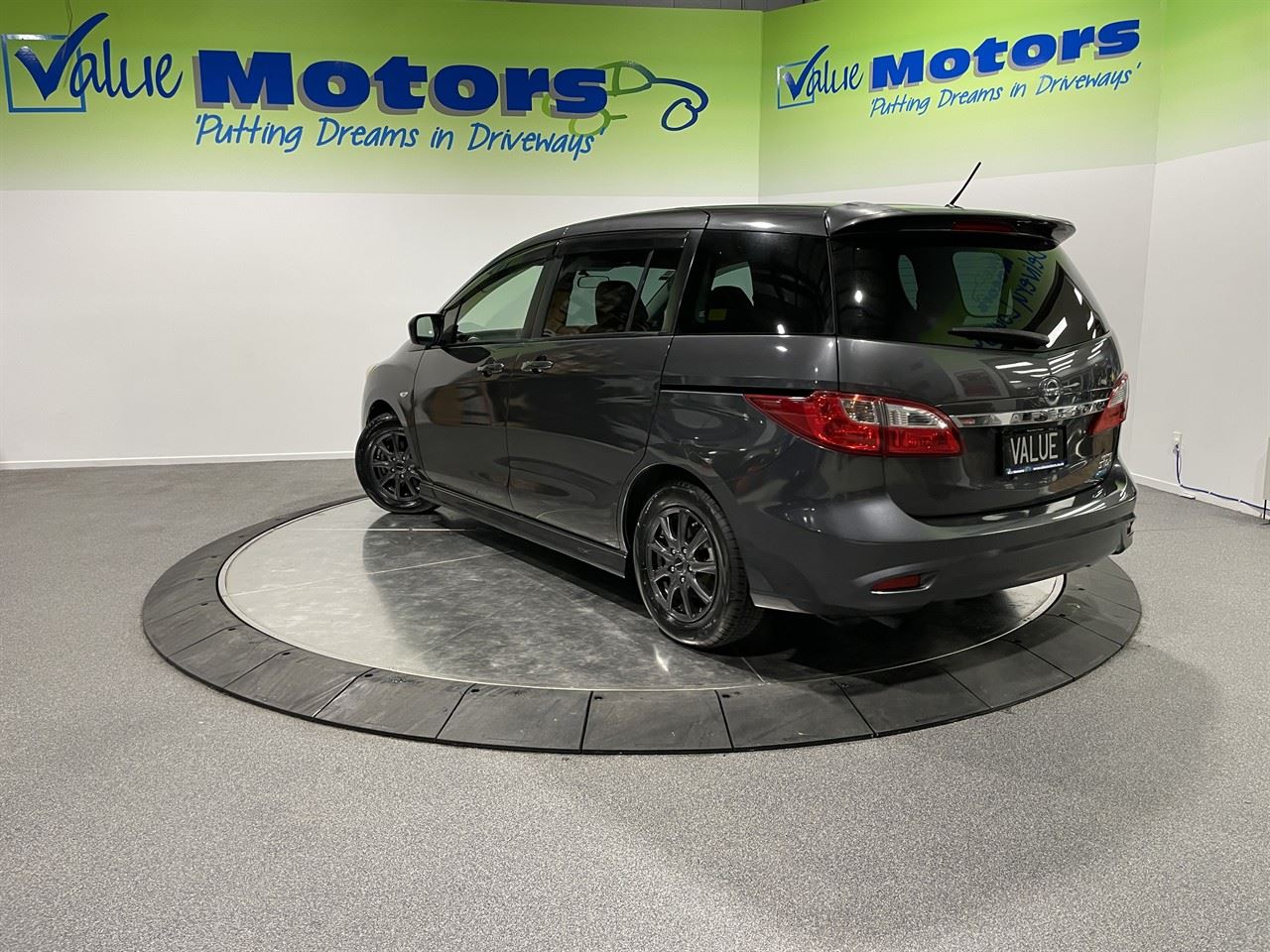 Vehicle image 5