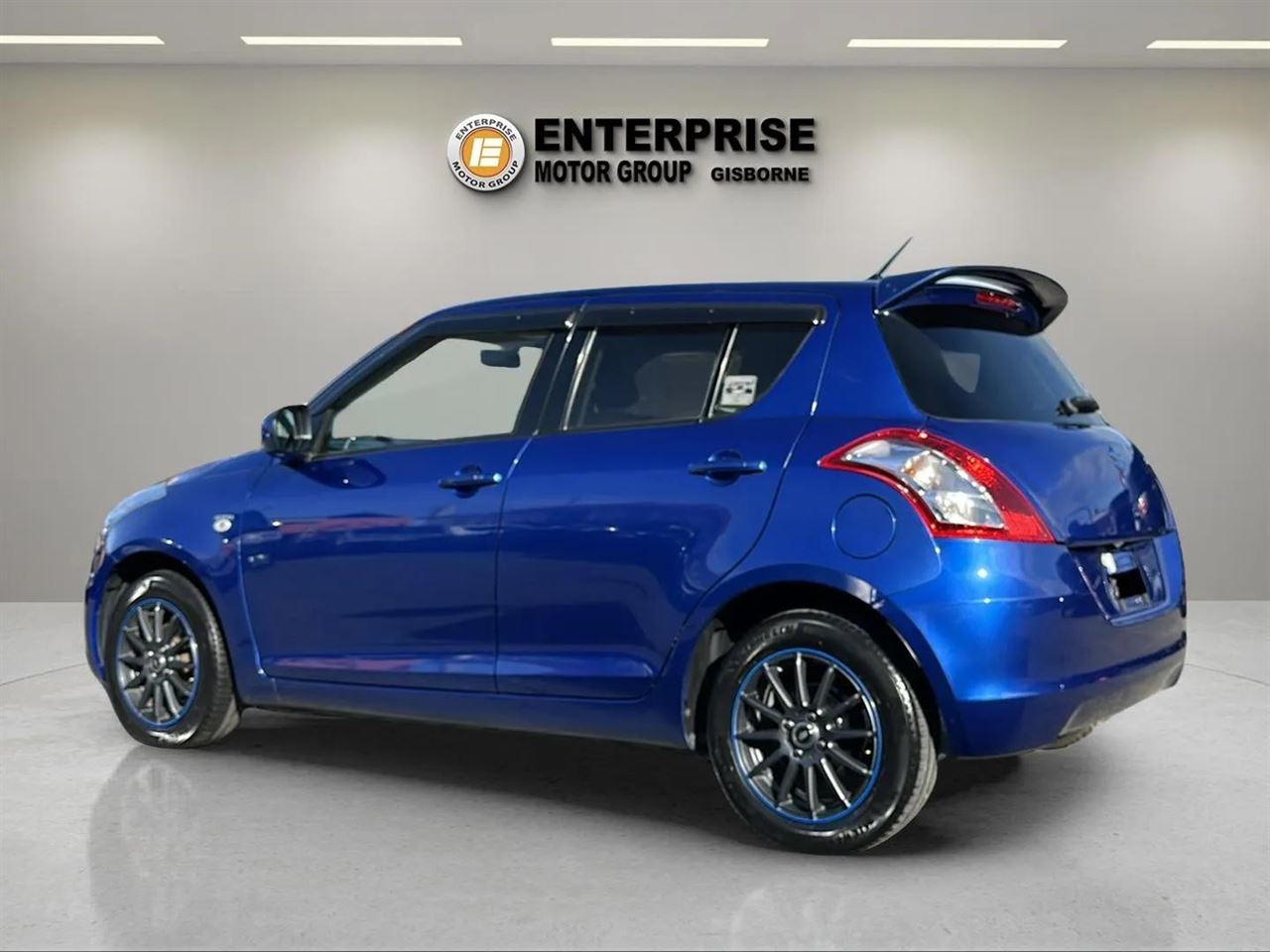 Vehicle image 5