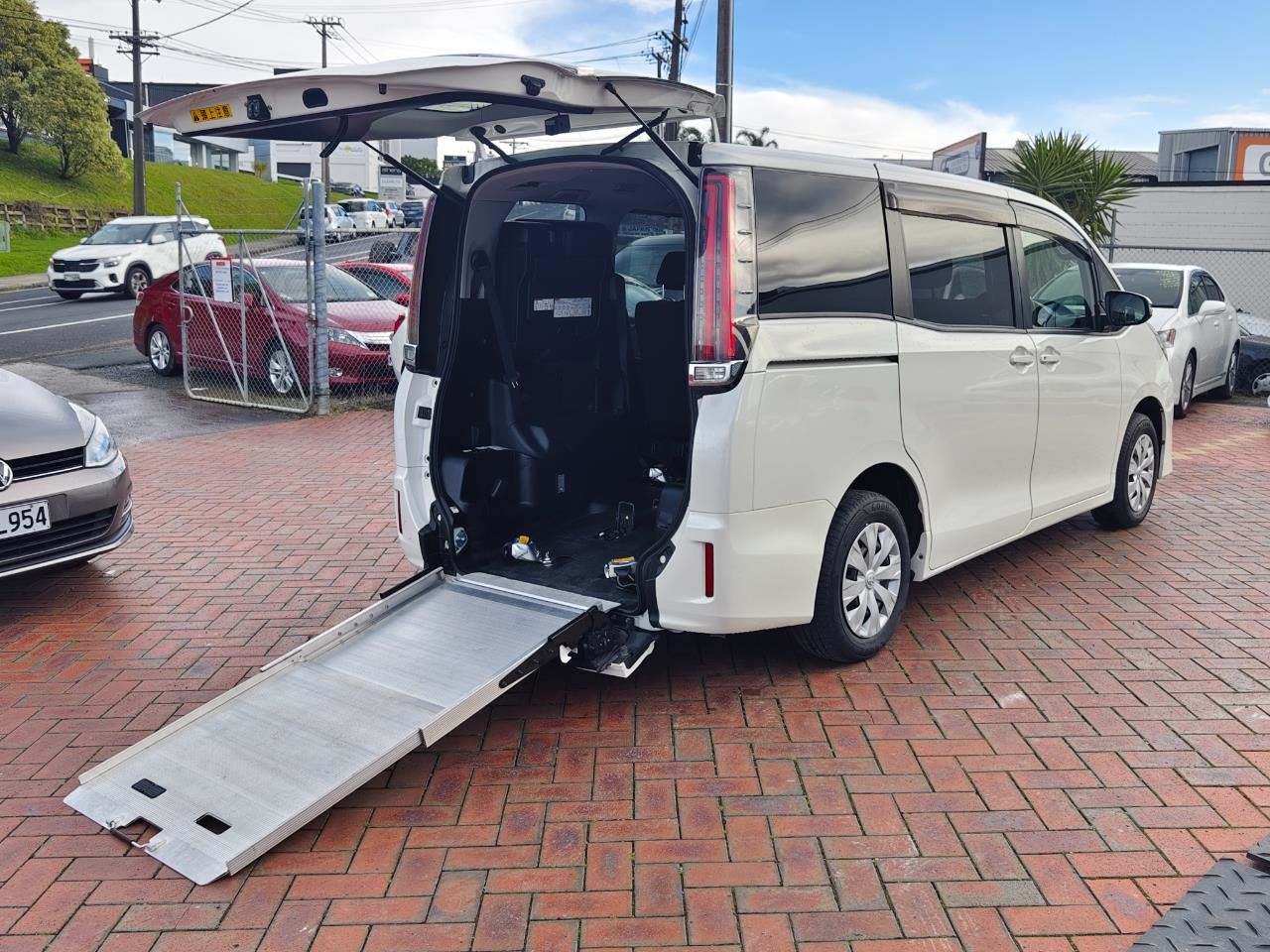 Vehicle image 1