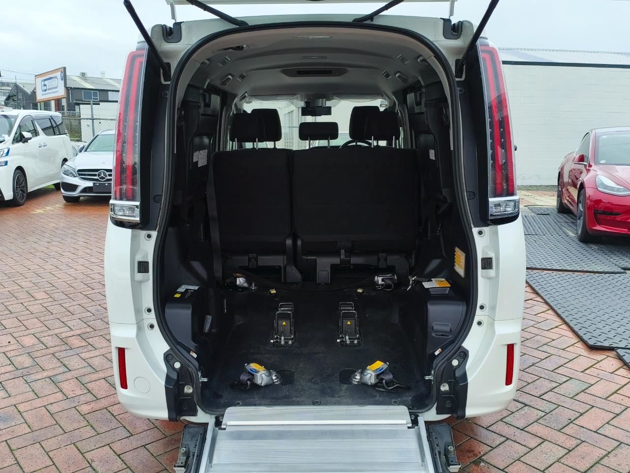Vehicle image 3