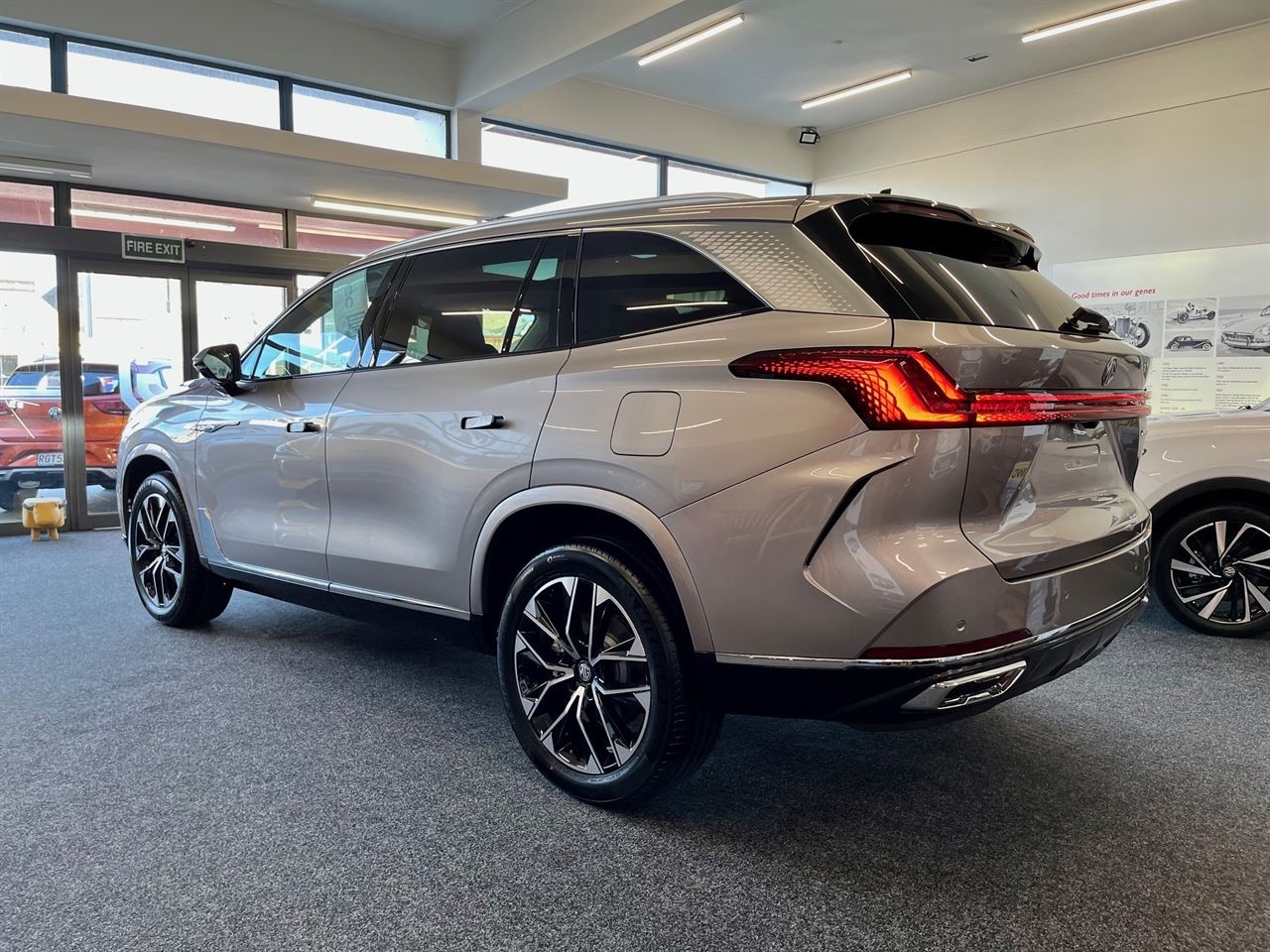 Vehicle image 4